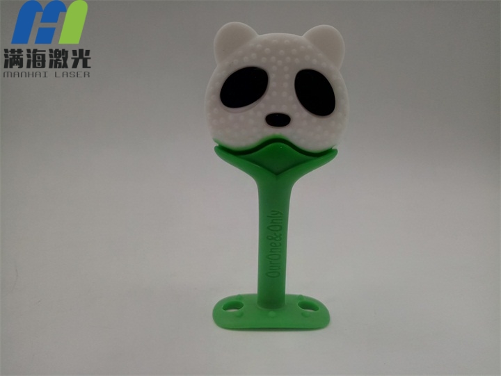 硅膠類(lèi)兒童磨牙棒激光刻字