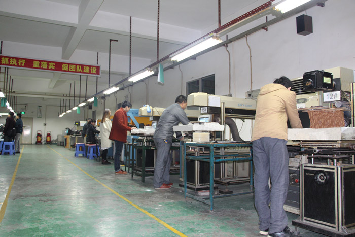 滿海激光深圳公司一激光刻字加工車間