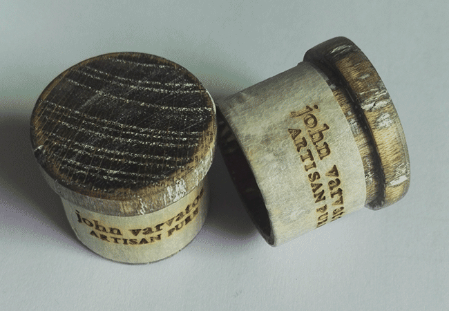 木質(zhì)瓶蓋旋轉(zhuǎn)激光打標(biāo)3