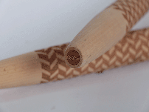 搟面杖旋轉(zhuǎn)打標(biāo)