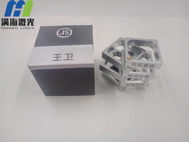 順豐快遞鋁制品精美筆筒訂制激光加工