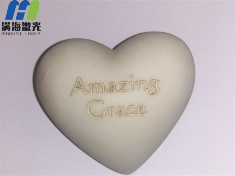 塑膠制品激光鐳雕母親節(jié)圖案